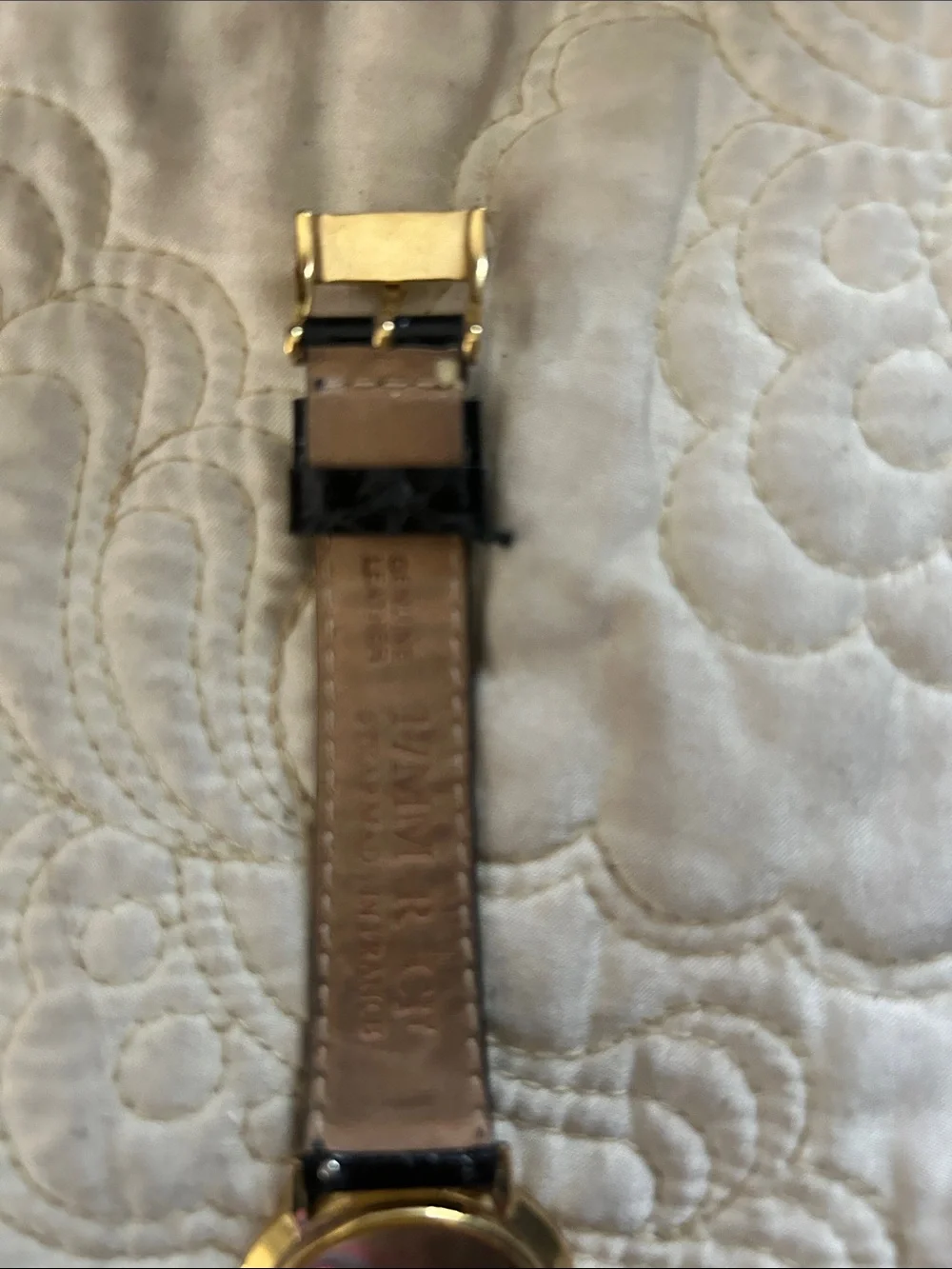 Gucci Gold-Tone Round Dial with Black Leather Croc Strap Men’s Watch